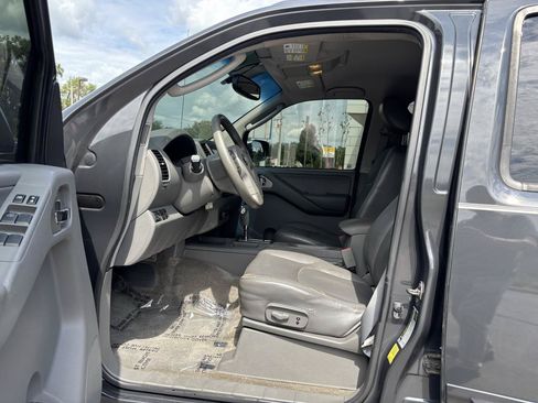 Used 2011 Nissan Frontier SL AWD/4WD image 15
