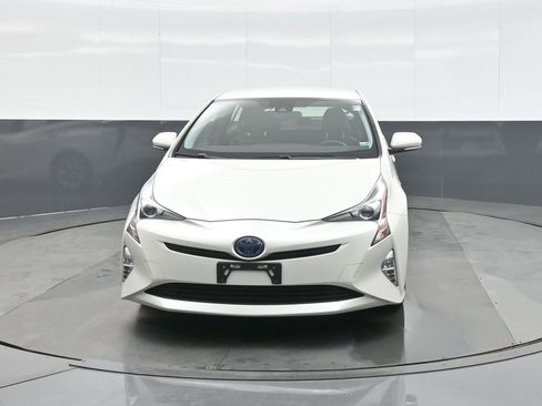 Used 2016 Toyota Prius Three Touring image 2
