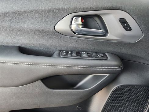 New 2026 Chrysler Pacifica Select image 16