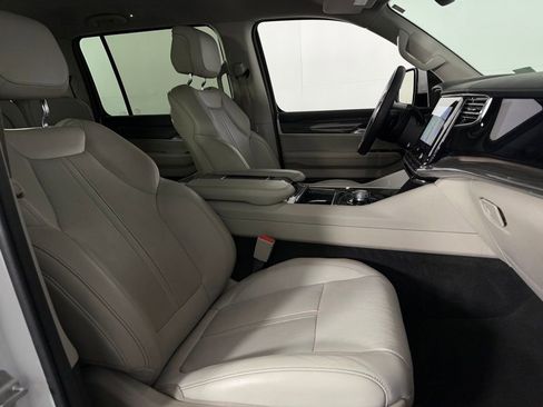 Certified 2022 Jeep Wagoneer Series II AWD/4WD image 34