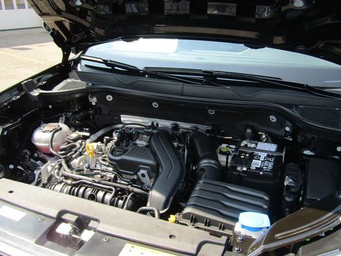 New 2024 Volkswagen Taos SE image 14