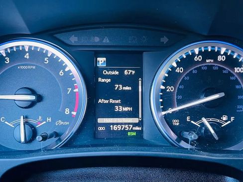 Used 2018 Toyota Highlander XLE image 12