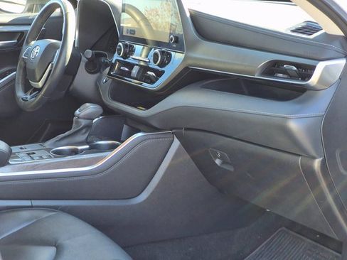 Used 2023 Toyota Highlander Limited image 24