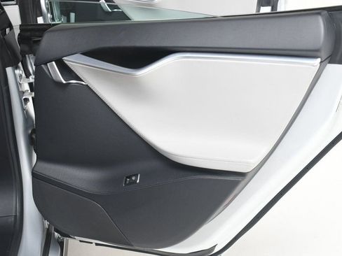 Used 2013 Tesla Model S image 25