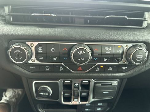 New 2025 Jeep Gladiator Sport image 4