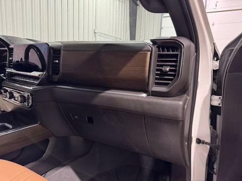 Used 2025 Chevrolet Silverado 1500 High Country AWD/4WD image 24