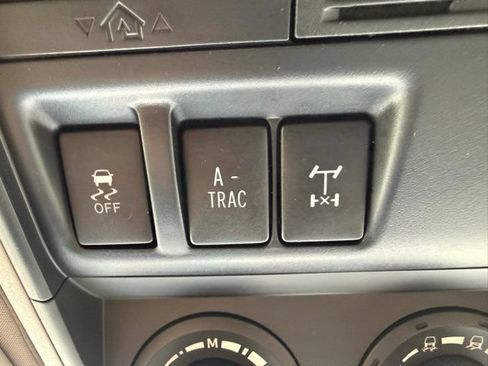 Used 2022 Toyota 4Runner TRD Off-Road Premium AWD/4WD image 28