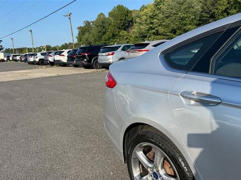 Used 2016 Ford Fusion SE AWD/4WD image 23