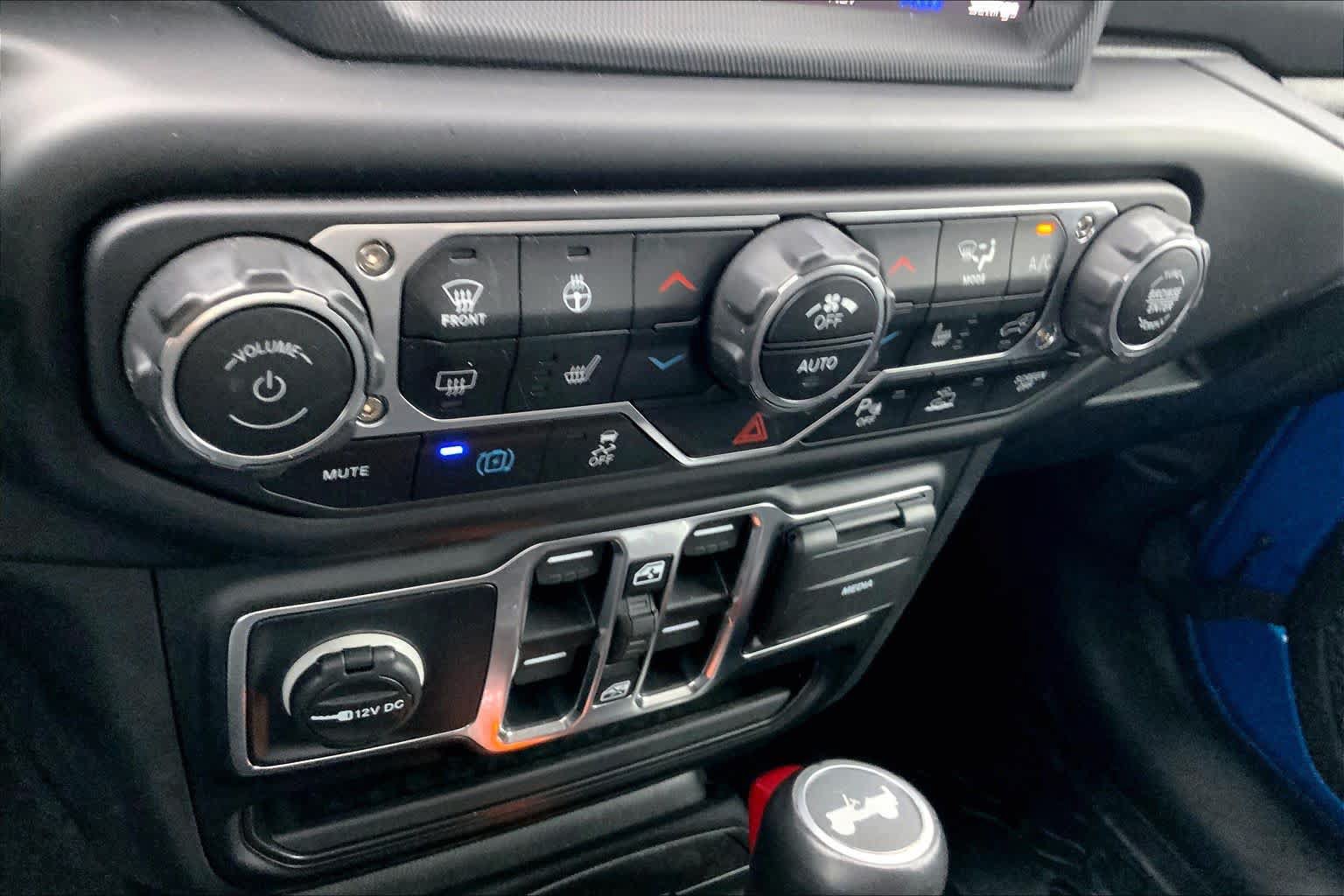 Used 2023 Jeep Wrangler Unlimited Sahara w/ Cold Weather Group AWD/4WD image 31