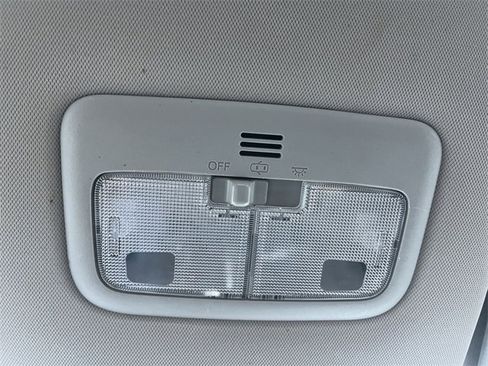 Used 2017 Toyota Corolla LE image 21