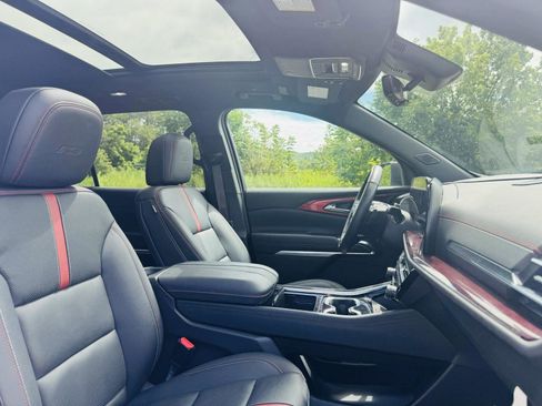 Used 2024 Chevrolet Traverse RS w/ LPO, Floor Liner Package image 32