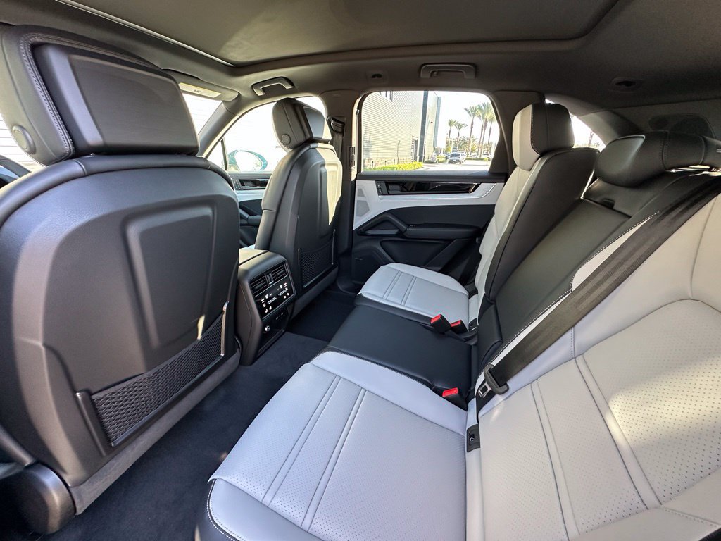 Certified 2026 Porsche Cayenne S AWD/4WD image 35