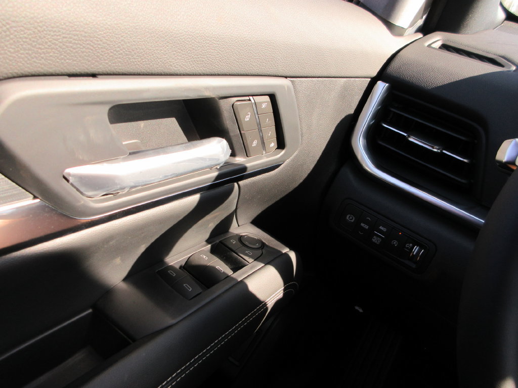 New 2027 GMC Terrain Elevation w/ Elevation Premium Package AWD/4WD image 13