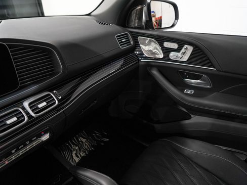 Used 2024 Mercedes-Benz Maybach GLS 600 4MATIC image 13
