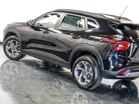 Certified 2026 Chevrolet Trax LT FWD image 11