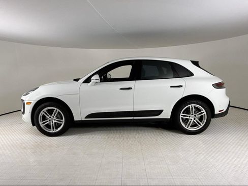 Certified 2024 Porsche Macan AWD/4WD image 2