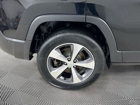 Certified 2021 Jeep Cherokee Limited w/ Elite Package image 30