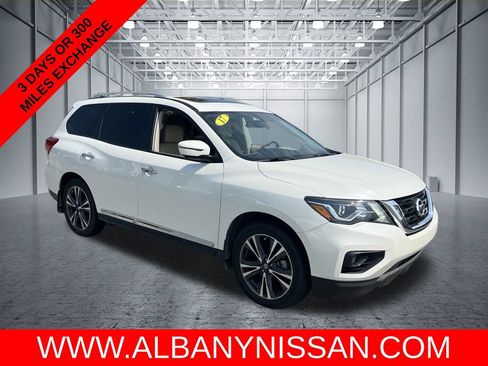 Used 2017 Nissan Pathfinder Platinum FWD image 1