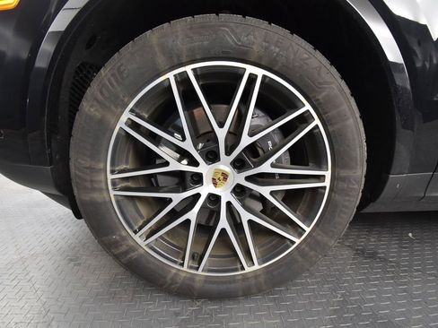 Used 2024 Porsche Cayenne Coupe AWD/4WD image 13