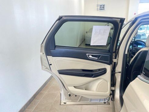 Used 2018 Ford Edge Titanium w/ Equipment Group 301A FWD image 9