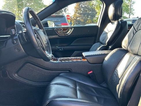 Used 2017 Lincoln Continental Select w/ Climate Package AWD/4WD image 9