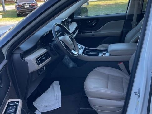 Used 2023 Lincoln Aviator Reserve w/ Equipment Group 201A image 8