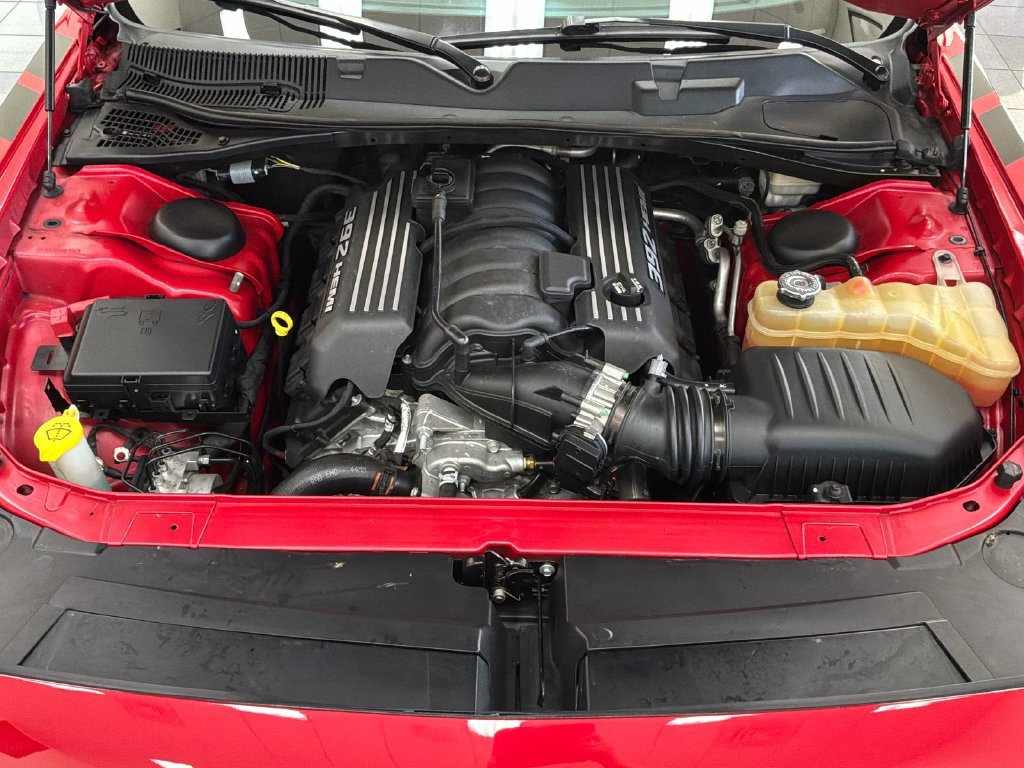 Used 2015 Dodge Challenger SRT RWD image 32