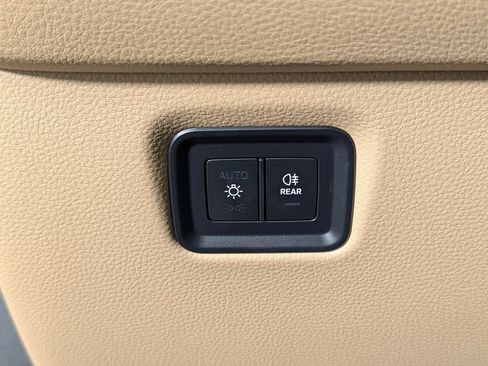 Certified 2026 Porsche Cayenne AWD/4WD image 34