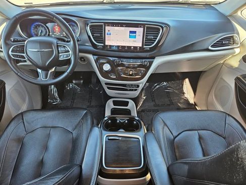 Used 2022 Chrysler Pacifica Touring-L image 24