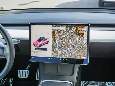 Used 2022 Tesla Model Y Performance image 15