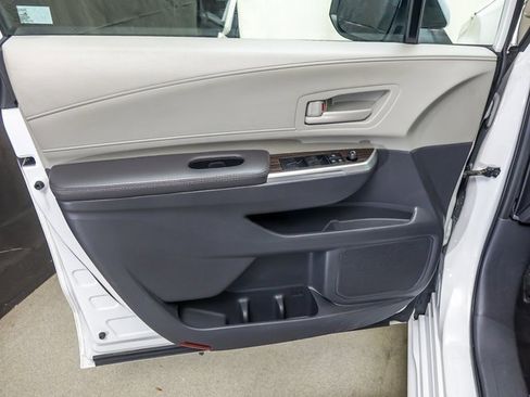 Certified 2024 Toyota Sienna LE image 21