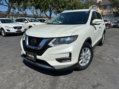 Used 2019 Nissan Rogue SV FWD image 1