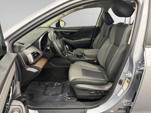 Used 2025 Subaru Outback Onyx Edition w/ Tech Package 2 AWD/4WD image 9