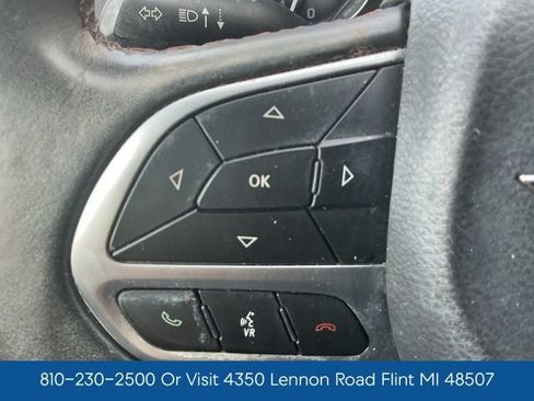 Used 2017 Chrysler Pacifica Touring-L FWD image 18
