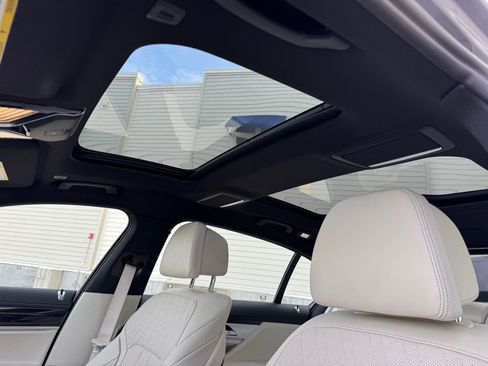 Used 2017 BMW 750i xDrive image 23