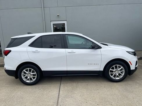 Certified 2024 Chevrolet Equinox LS w/ LS Convenience Package FWD image 8
