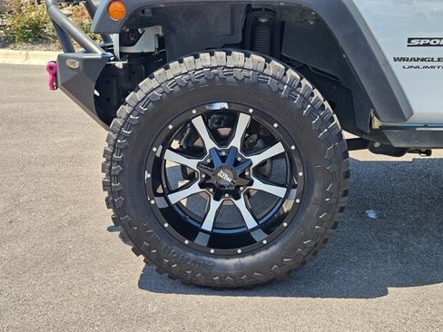 Used 2018 Jeep Wrangler Unlimited Sport S AWD/4WD image 9