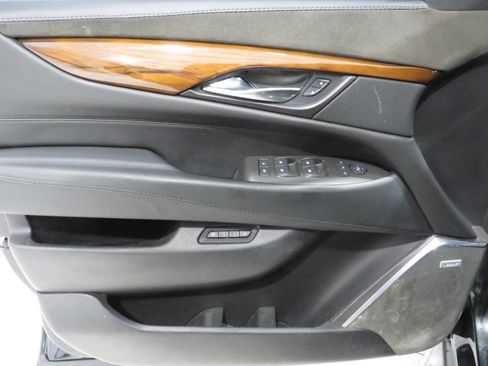 Used 2016 Cadillac Escalade Luxury RWD image 22