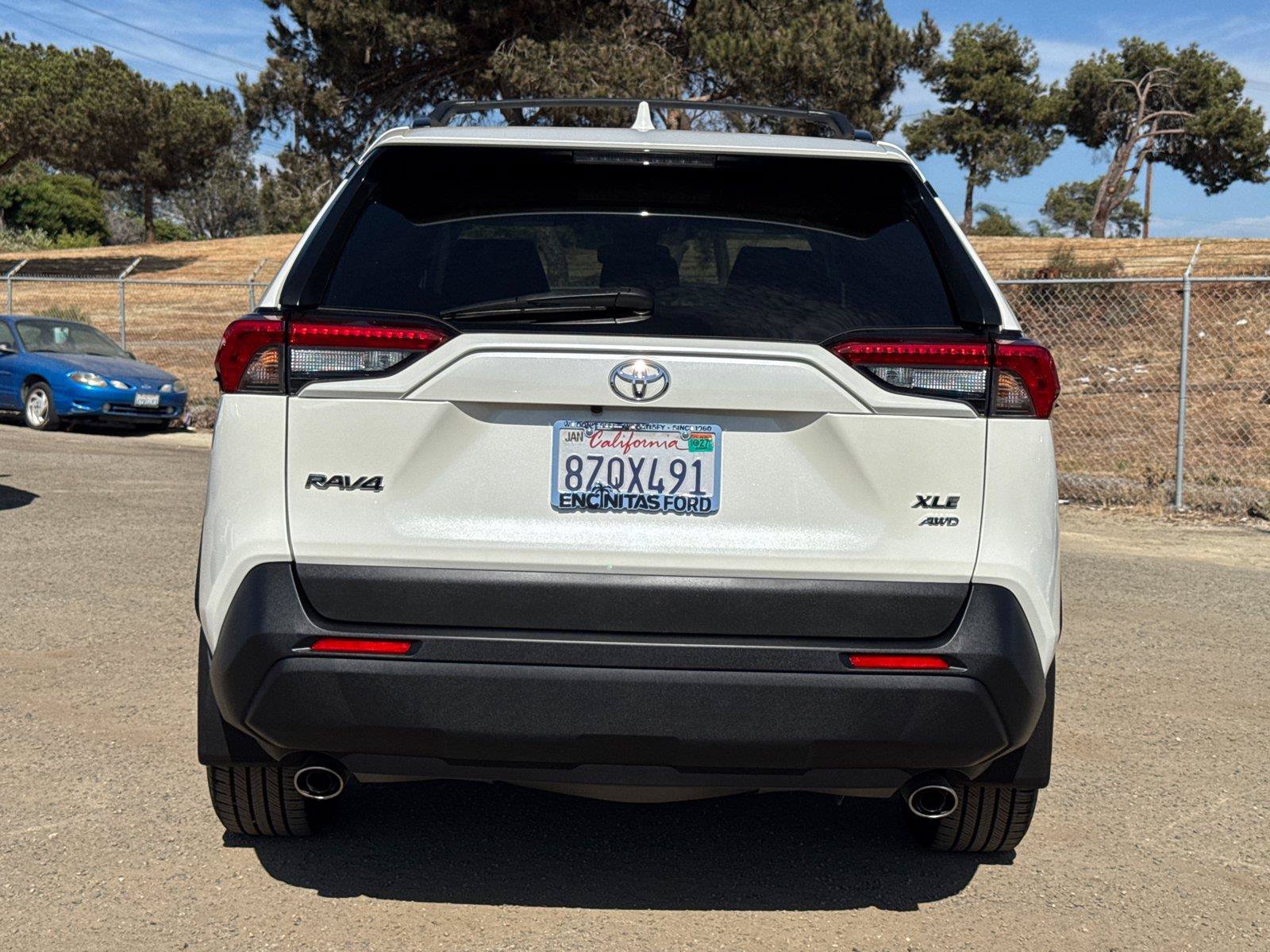 Used 2022 Toyota RAV4 XLE Premium w/ Carpet Mat Package (TMS) AWD/4WD image 12