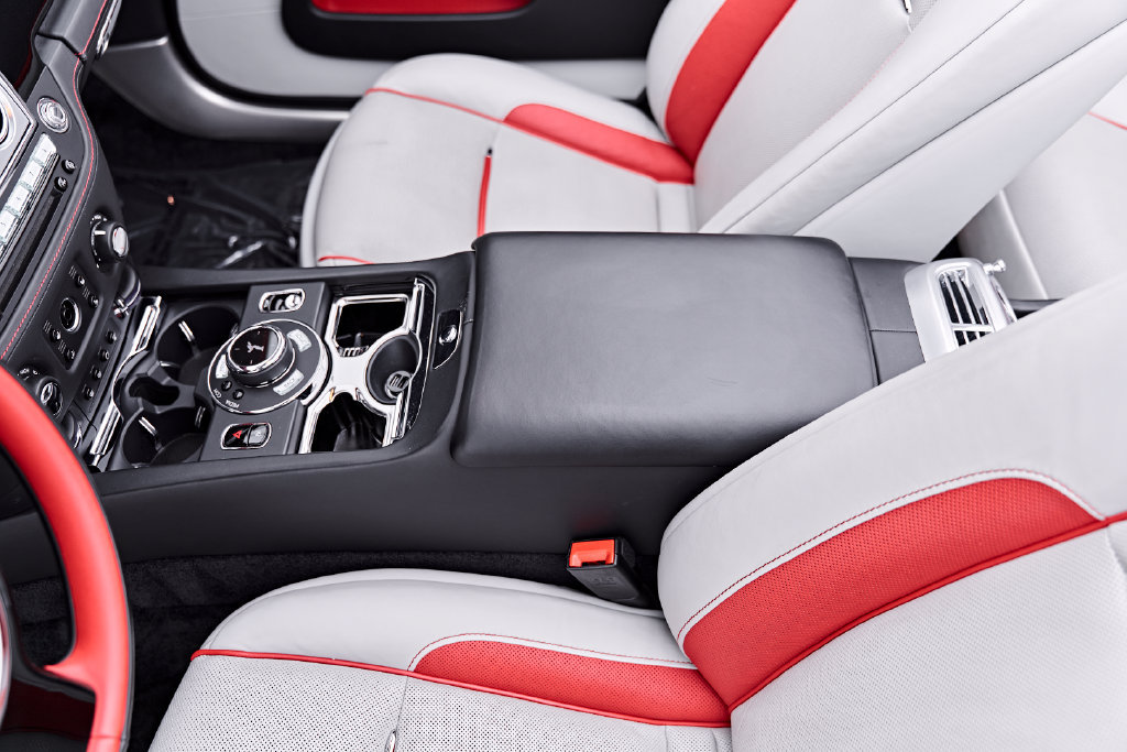 Used 2019 Rolls-Royce Dawn RWD image 48