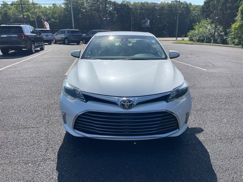 Used 2017 Toyota Avalon XLE FWD image 2