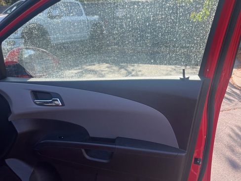 Used 2015 Chevrolet Sonic LT image 9