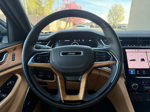 Used 2023 Jeep Grand Cherokee Summit image 8