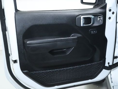 Used 2022 Jeep Wrangler Willys image 13