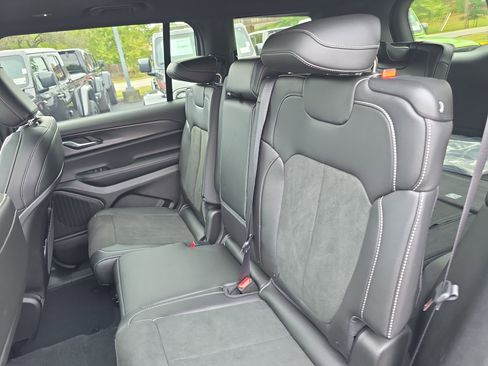 New 2025 Jeep Grand Cherokee L Altitude image 14