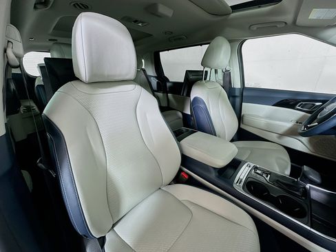Certified 2026 Kia Carnival SX Prestige image 32