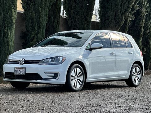 Used 2019 Volkswagen e-Golf SE w/ Driver Assistance Package image 8