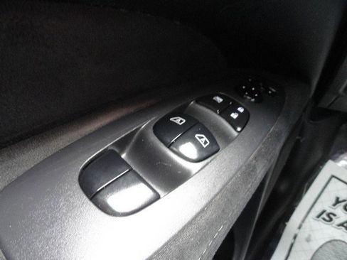 Used 2013 Nissan Pathfinder SV image 12