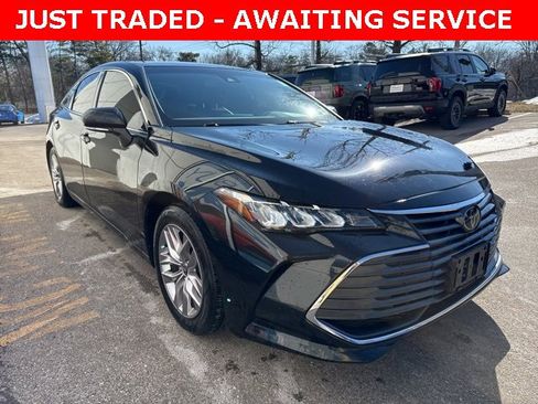 Used 2021 Toyota Avalon XLE image 3