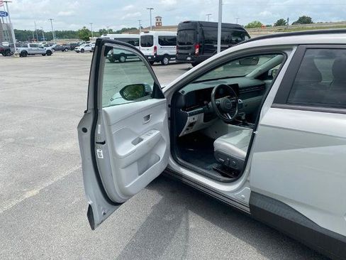 Used 2025 Hyundai Kona SEL FWD image 10